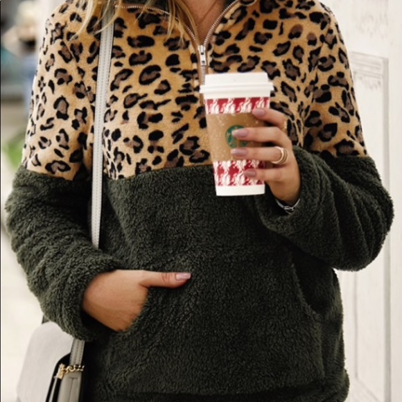 Leopard print Sherpa pullover - Picture 3 of 3